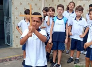 Vivência do Tríduo Santo toma conta do Colégio Nossa Senhora da Graça